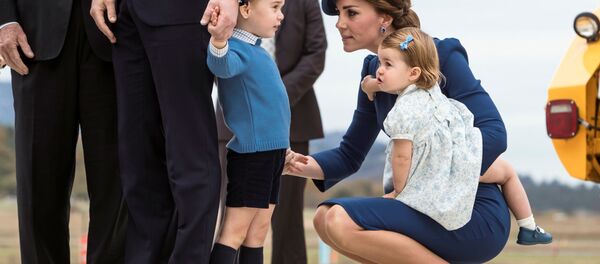 El príncipe Guillermo, la duquesa Catalina de Cambridge, el príncipe Jorge y la princesa Carlota durante su visita a Canadá. - Sputnik Mundo