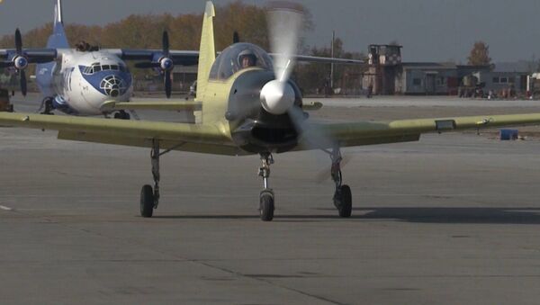El espléndido avión Yak-152 surca por primera vez los cielos - Sputnik Mundo