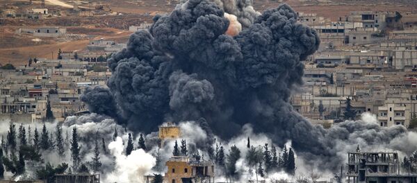 Ataque de la coalición liderada por EEUU en Siria (archivo) Ataque de la coalición liderada por EEUU en Siria (archivo) - Sputnik Mundo