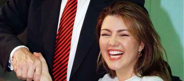 File photo of Miss Universe 1996, Alicia Machado of Venezuela, greeted by businessman Donald Trump during a staged workout at a gym in New York - Sputnik Mundo