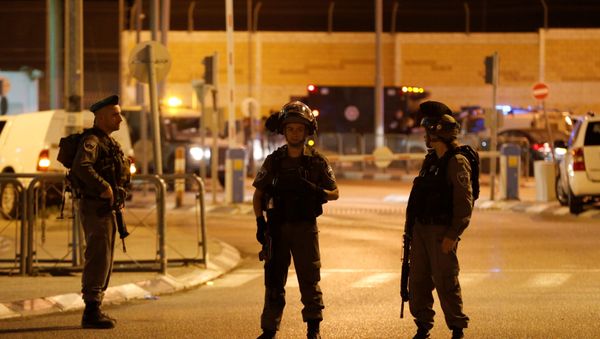 La policía israelí en el lugar del ataque en Qalandia La policía israelí en el lugar del ataque en Qalandia - Sputnik Mundo