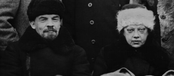 Vladímir Lenin y Nadezhda Krúpskaya (archivo) - Sputnik Mundo