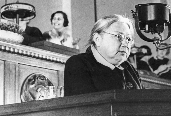 Nadezhda Krúpskaya durante el discurso en la segunda cumbre de los agricultores - Sputnik Mundo