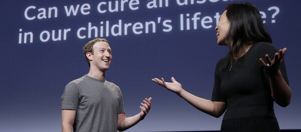 Mark Zuckerberg y su esposa, Priscilla Chan - Sputnik Mundo