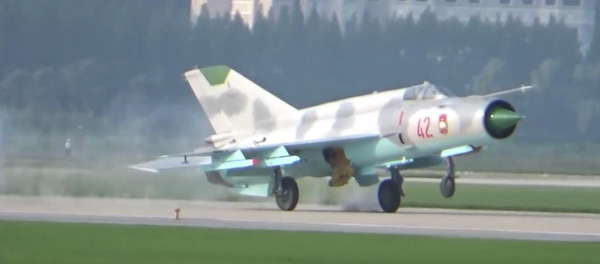El primer espectáculo aéreo en Corea del Norte arruinado por error de un piloto (vídeo) - Sputnik Mundo