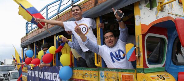 Partidarios del No en le referendum sobre la paz en  Colombia - Sputnik Mundo