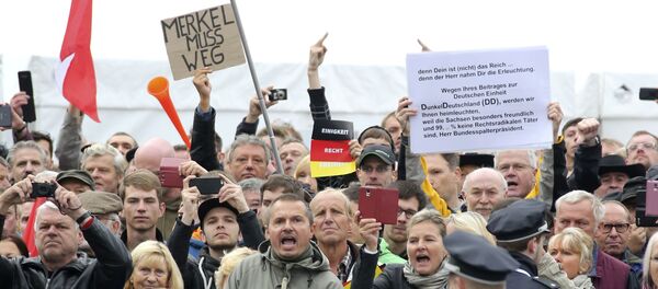 Seguidores del movimiento PEGIDA abuchearon a Angela Merkel - Sputnik Mundo