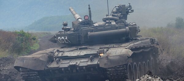 Tanque T-90 en la región del Cáucaso Norte Tanque T-90 en la región del Cáucaso Norte - Sputnik Mundo