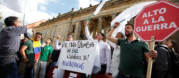 Los estudiantes durante una manifestación en apoyo de los acuerdos de paz entre las FARC y el Gobierno de Colombia (archivo) - Sputnik Mundo