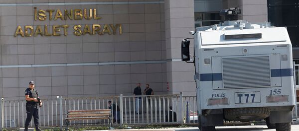 Se produce una explosión cerca de una comisaría en Estambul (Fotos, vídeo) - Sputnik Mundo