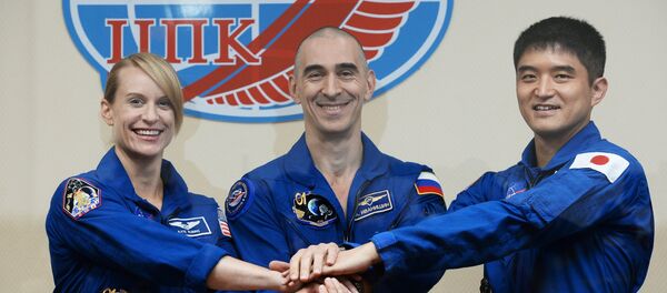La nueva tripulación de Soyuz MS: la estadounidense Kathleen Rubins, el ruso Anatoli Ivanishin y el japonés Takuya Onishi - Sputnik Mundo