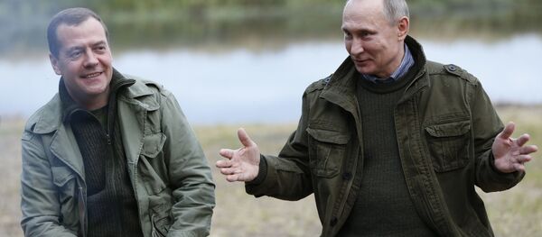 El primer ministro ruso Dmitri Medvédev y el presidente ruso Vladímir Putin - Sputnik Mundo