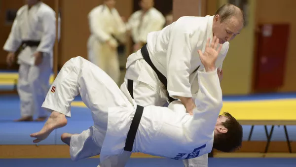 Vladímir Putin practicano judo