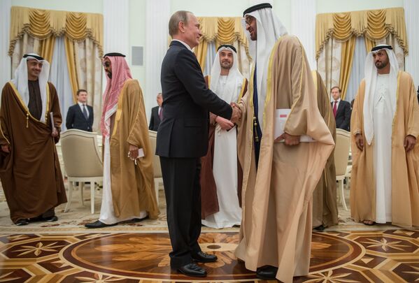 ¡Feliz cumpleaños! Las facetas formal e informal de Vladímir Putin - Sputnik Mundo