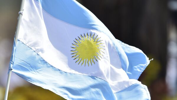 Faithful rise an Argentine flag during an open-air mass officiated by Pope Francis at Samanes Park in Guayaquil, Ecuador, on July 6, 2015. Pope Francis, in South America on a three-nation tour, will perform mass in Ecuador Monday, with more than a million faithful -- many of whom camped out overnight -- expected to attend. AFP PHOTO/RODRIGO BUENDIA - Sputnik Mundo