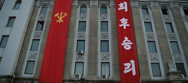 Participants join a celebration rally following the country's successful test of a nuclear warhead on September 9, in Kim Il Sung Square in Pyongyang on September 13, 2016. North Korea is ready to conduct another nuclear test at any time, South Korea's defence ministry said on September 12, just days after Pyongyang sparked worldwide condemnation with its fifth and most powerful test. - Sputnik Mundo