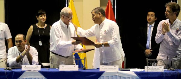 Presidente de Perú Pedro Pablo Kuczynski y presidente de Ecuador Rafael Correa Presidente de Perú Pedro Pablo Kuczynski y presidente de Ecuador Rafael Correa - Sputnik Mundo
