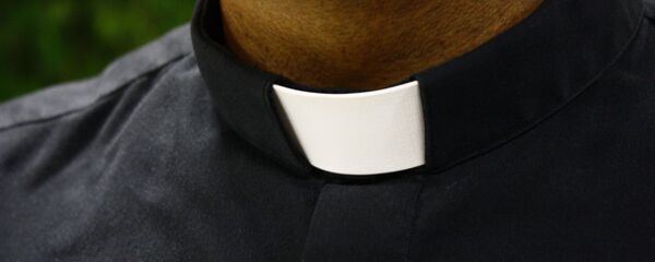 Un sacerdote - Sputnik Mundo