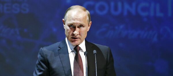 El presidente ruso, Vladímir Putin, durante su discurso en el Congreso Mundial de Energía en Estambul, el 10 de octubre de 2016 - Sputnik Mundo