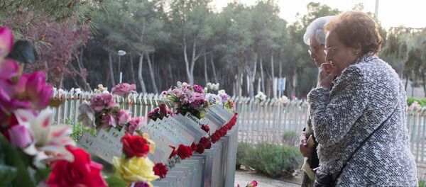 Homenaje a las víctimas del franquismo en el cementerio de Torrero - Sputnik Mundo