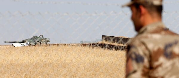 A Turkish armoured vehicle is seen at an observation post in Bashiqa - Sputnik Mundo