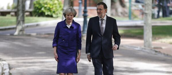 Theresa May, primera ministra del Reino Unido, y Mariano Rajoy, presidente en funciones de España - Sputnik Mundo