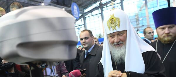 El heterodoxo encuentro entre el líder ortodoxo ruso Kiril y el androide Fedor - Sputnik Mundo