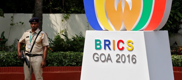 Logo de la cumbre de los BRICS en Goa, la India - Sputnik Mundo