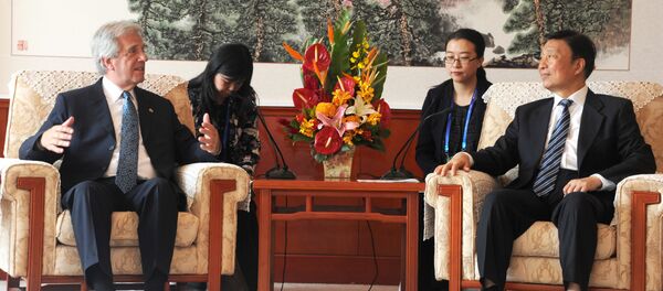 Tabaré Vázquez y el vicepresidente de china Li Yuanchao - Sputnik Mundo
