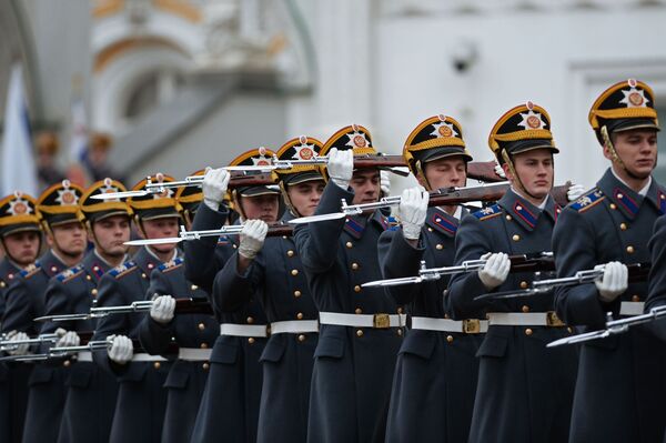 Última ceremonia de cambio de guardia del Regimiento Presidencial - Sputnik Mundo