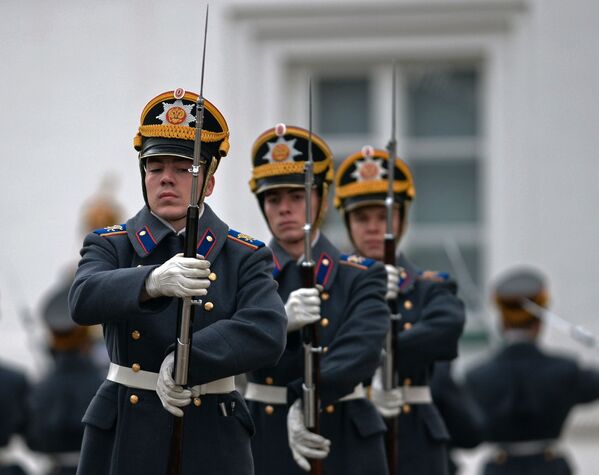 Última ceremonia de cambio de guardia del Regimiento Presidencial - Sputnik Mundo