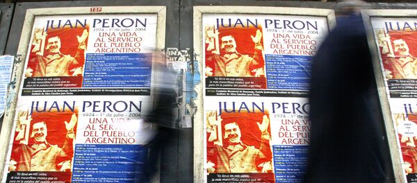 People pass by posters commemorating the 30th anniversary of General Juan Domingo Peron's death in Buenos Aires, 30 June 2004. - Sputnik Mundo
