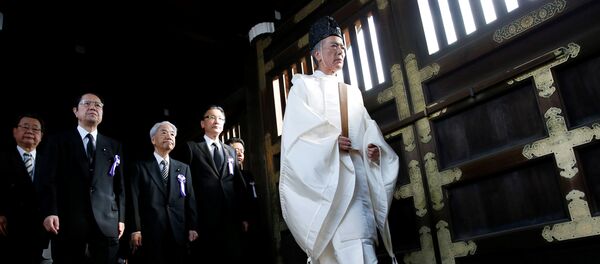 Parlamentarios japoneses visitan el templo de Yasukuni, el 18 de octubre de 2016 - Sputnik Mundo