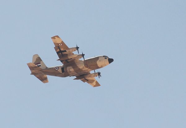 Durante el desarrollo de los ejercicios antiterroristas conjuntos Defensores de la amistad 2016 está prevista la participación de más de seis campos de aviación y más de 15 helicópteros y aviones para diversos fines. También habrá 10 unidades de equipo militar con sistemas de paracaídas y más de 500 soldados de Rusia y Egipto. El control sobre los ejercicios correrá a cargo de grupos operativos del centro de mando conjunto. - Sputnik Mundo