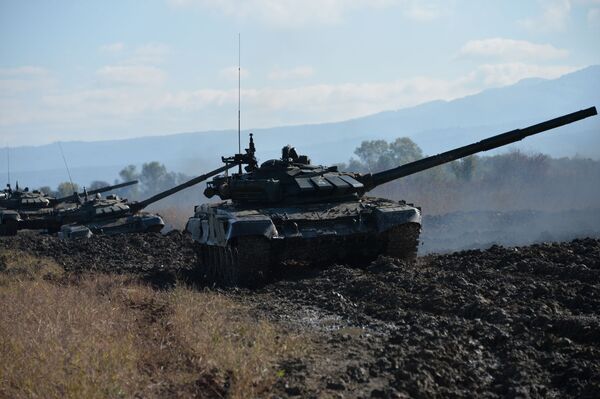 Precisión y fiabilidad: así son los ejercicios de tanques en Chechenia - Sputnik Mundo