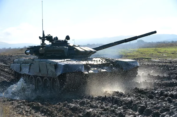 Precisión y fiabilidad: así son los ejercicios de tanques en Chechenia Precisión y fiabilidad: así son los ejercicios de tanques en Chechenia - Sputnik Mundo