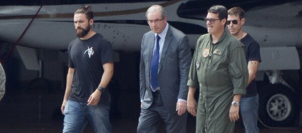 El policía hipster que detuvo a Cunha, nuevo fenómeno de internet en Brasil - Sputnik Mundo