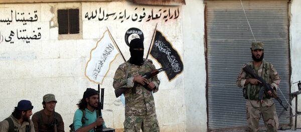 Rebeldes cerca de la simbólica de Daesh en la provincia de Alepo, Siria - Sputnik Mundo