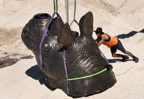 Dos kilómetros de arte contemporáneo en una playa de Sídney - Sputnik Mundo