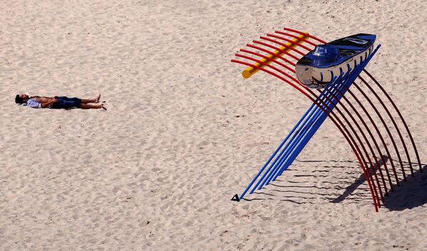 Dos kilómetros de arte contemporáneo en una playa de Sídney - Sputnik Mundo