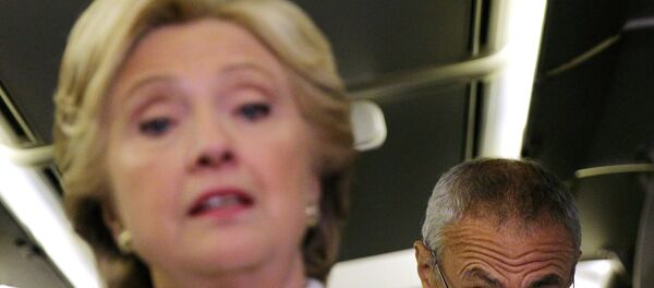 La candidata demócrata, Hillary Clinton, y el jefe de la campaña, John Podesta - Sputnik Mundo
