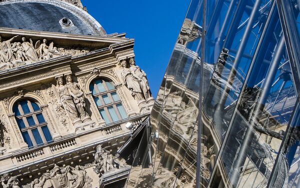'Reflejos de Louvre' de Carla Sánchez 'Reflejos de Louvre' de Carla Sánchez - Sputnik Mundo