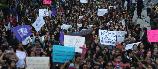 Multitudinaria marcha en Buenos Aires contra la violencia de género (archivo) - Sputnik Mundo