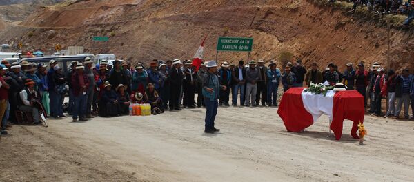 Represión y muerte en protesta por proyecto minero en Perú - Sputnik Mundo