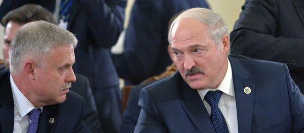 El secretario del Consejo de Seguridad de Bielorrusia, Stanislav Zas, y el presidente del país, Aleksandr Lukashenko - Sputnik Mundo