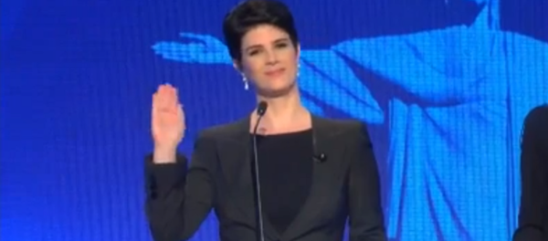 Mariana Godoy saludó a la cámara con un 'chau' típico de una Miss de concursos de belleza - Sputnik Mundo