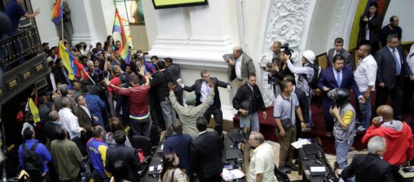 Seguidores de Nicolás Maduro, presidente venezolano - Sputnik Mundo