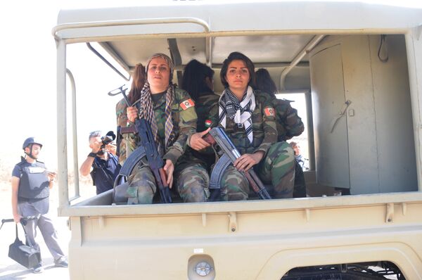 Las combatientes de la unidad femenina de los Peshmerga  - Sputnik Mundo