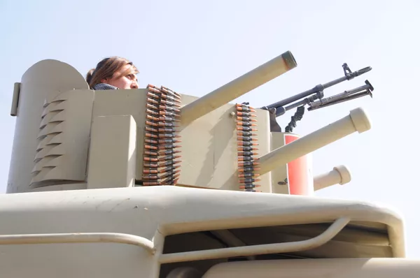 Una combatiente de la unidad femenina de los Peshmerga Una combatiente de la unidad femenina de los Peshmerga - Sputnik Mundo