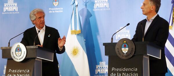 El presidente de Uruguay, Tabaré Vázquez y el presidente de Argentina, Mauricio Macri - Sputnik Mundo